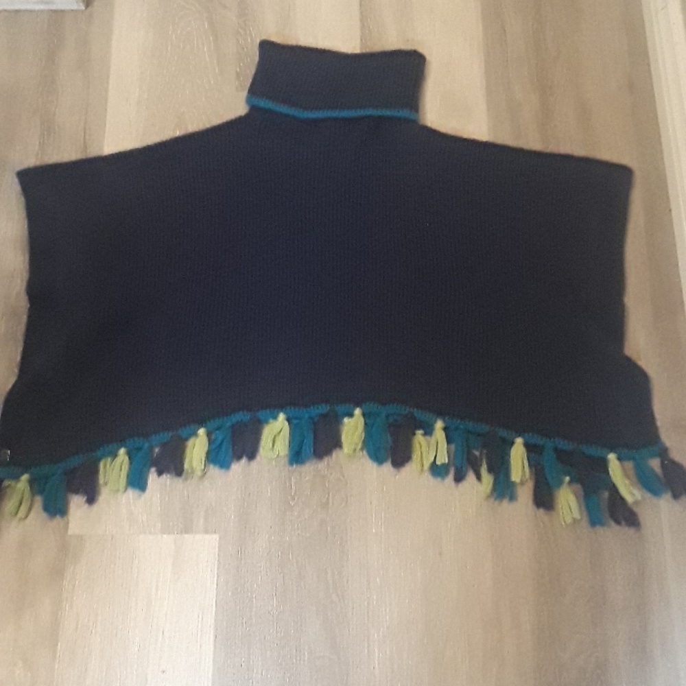Libby Edelman Adorable poncho